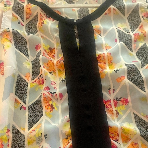 CAbi Medium Multicolor Business Casual Floral Festival Blouse with Black Trim - Picture 1 of 7